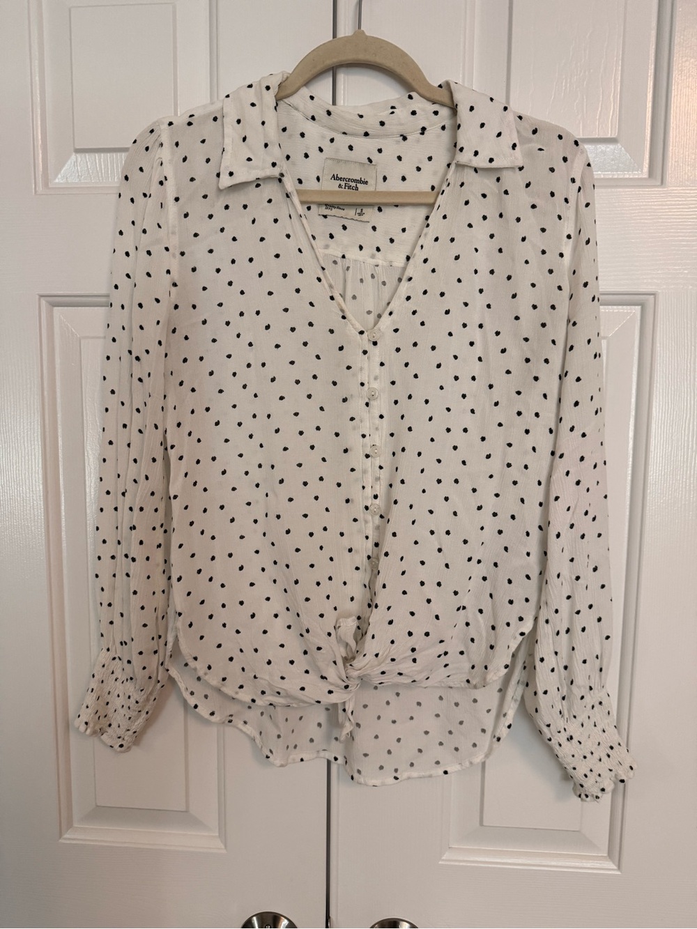 Abercrombie & Fitch Cream Button-Front Polka Dot Tie-Hem Blouse